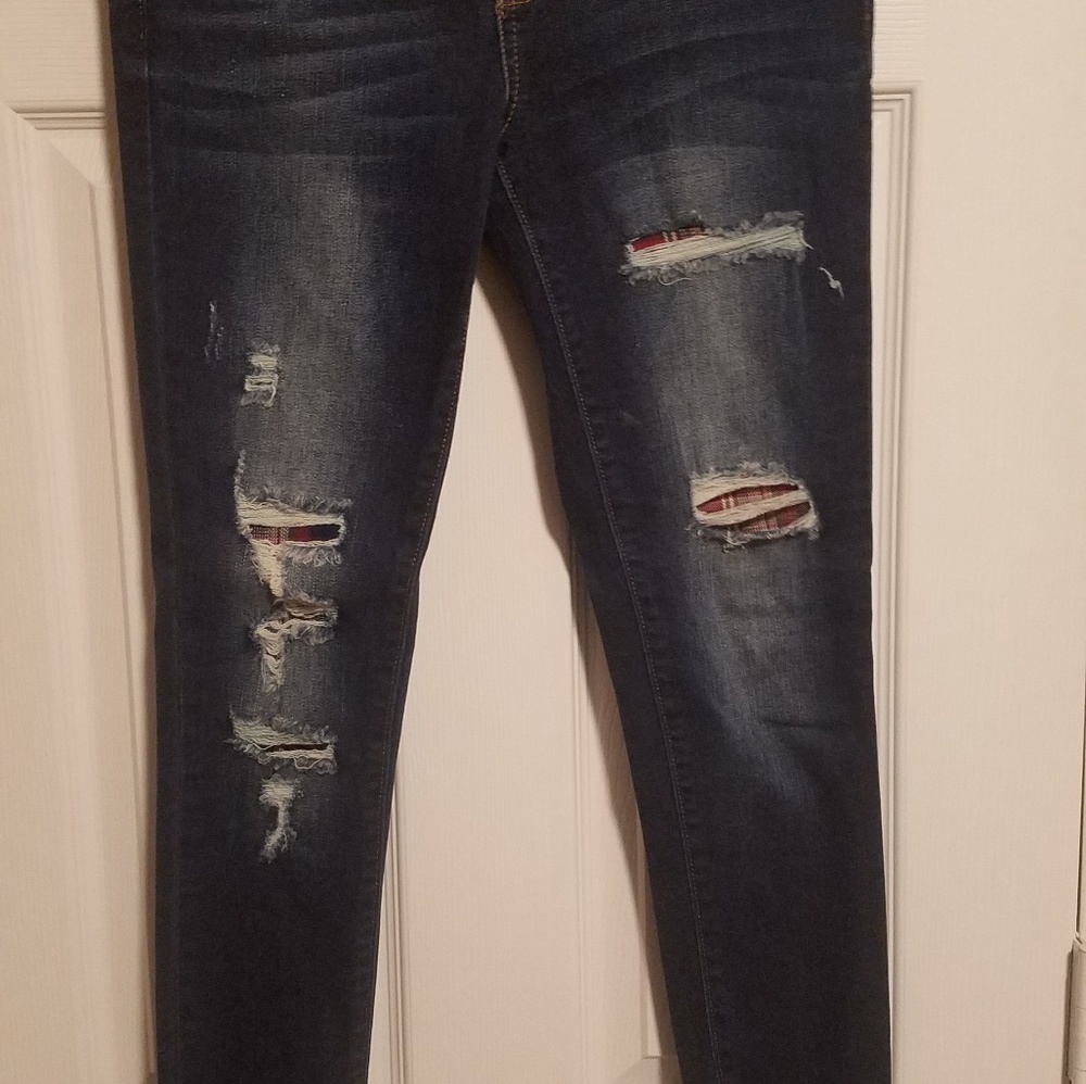 Size 26 jeans. Never worn.